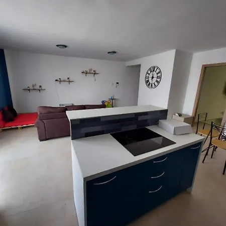 Πανσιόν Anshu House Μπιρκιρκάρα